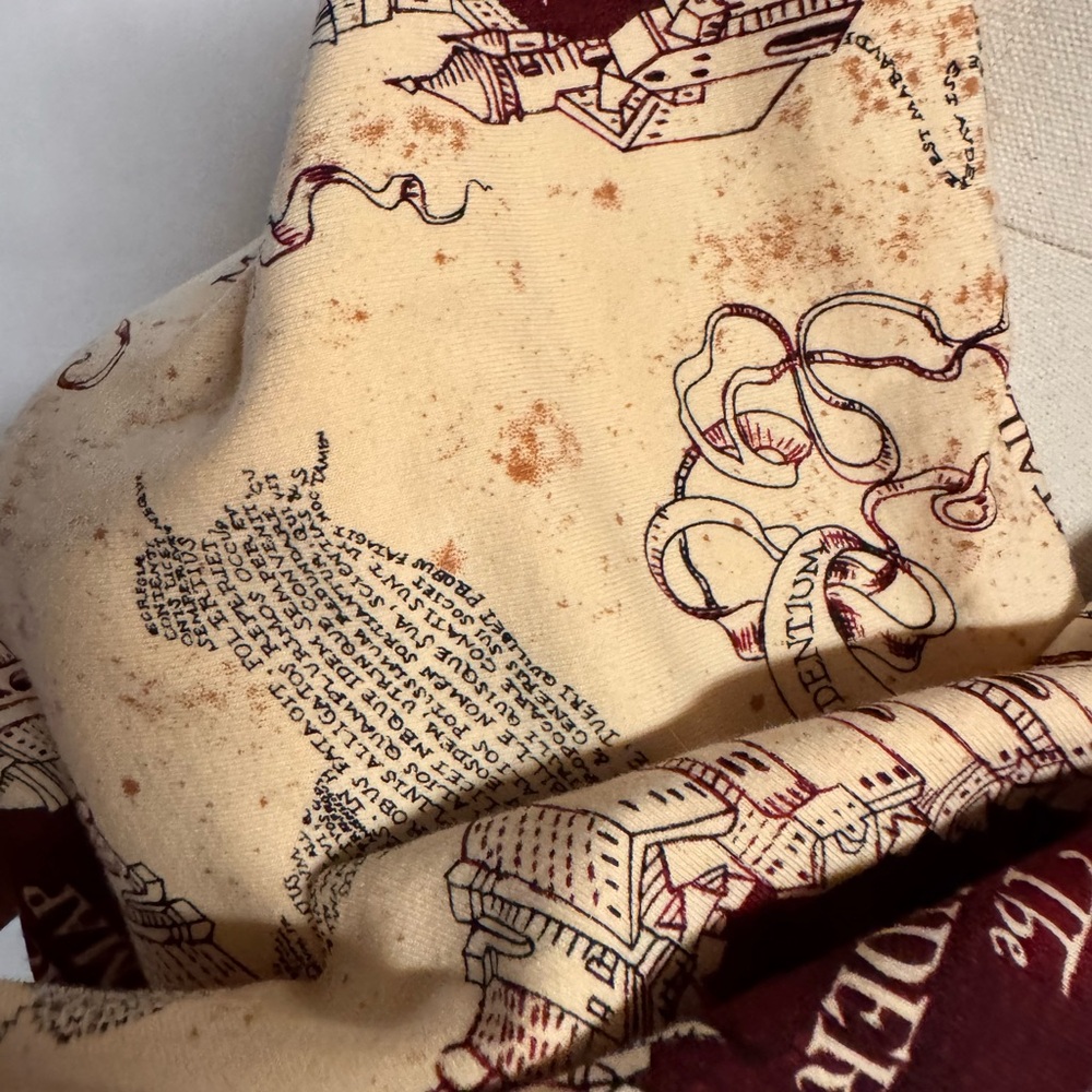 Handmade Harry Potter- Breasfeeding cover shawl- Cream and Burgundy Printed Map - Picture 4 of 4